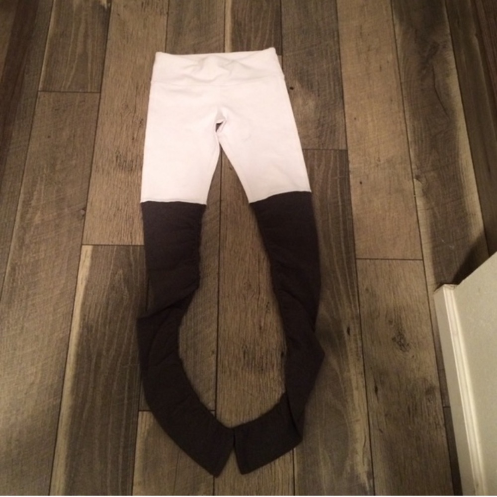 ALO yoga goddess legging white & grey